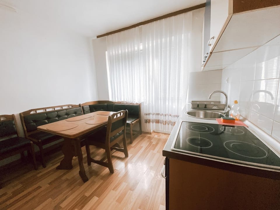Dining area, Dinner, kitchen