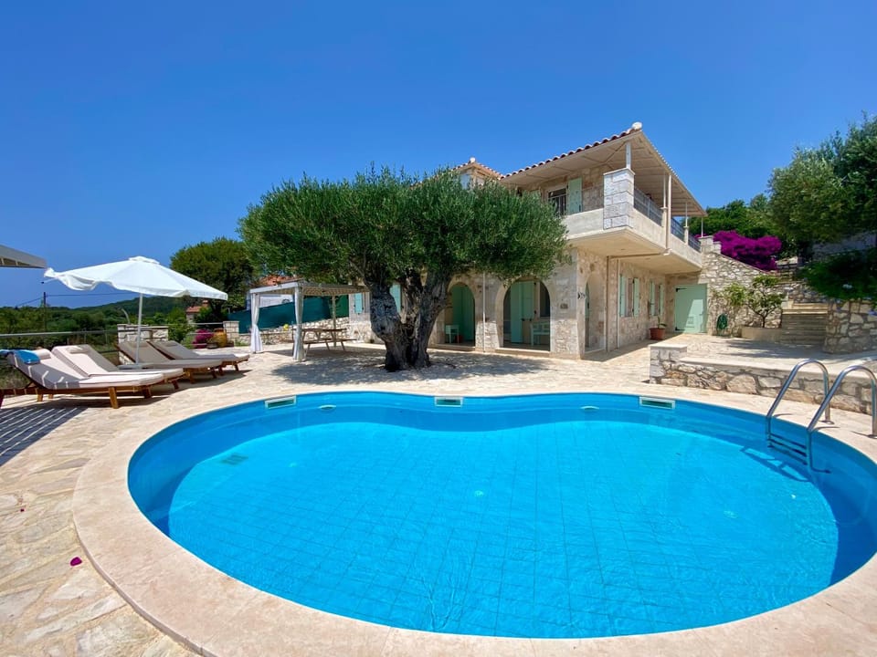 Property building, Patio, Day, Natural landscape, Pool view, Swimming pool, sunbed