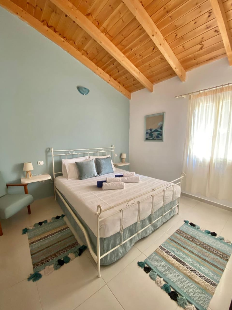 Bed, Photo of the whole room, Bedroom, towels