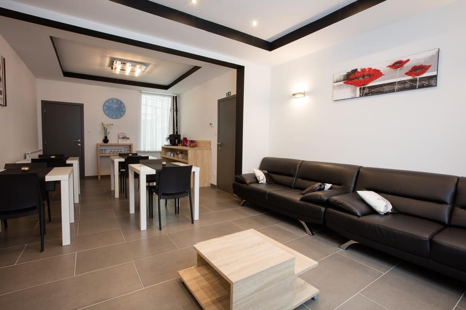 Communal lounge/ TV room