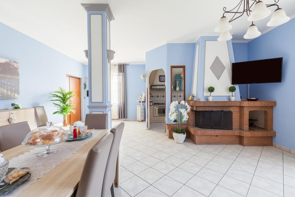 Communal lounge/ TV room