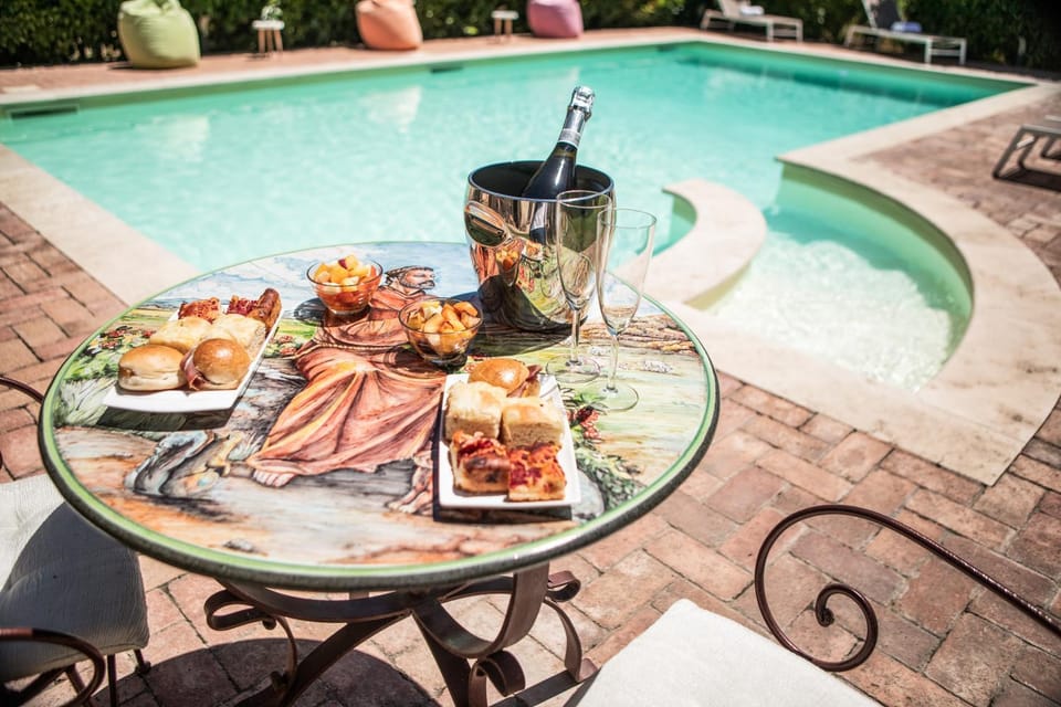Food and drinks, Food, Swimming pool