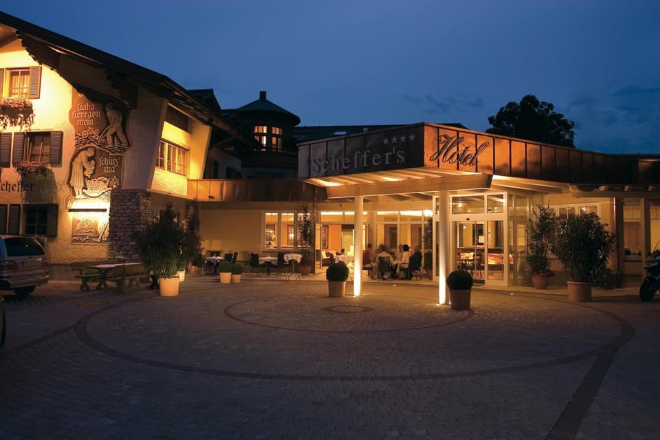 Facade/entrance, Night