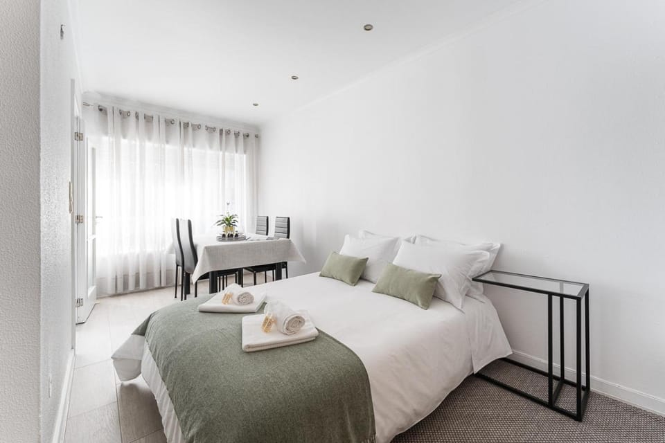 Bed, Living room