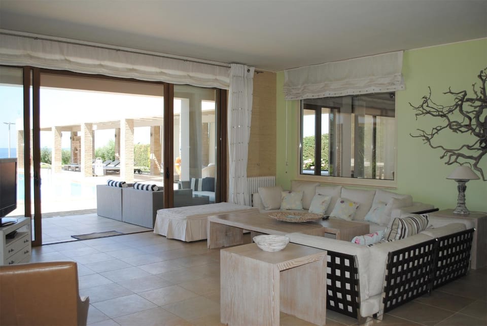 TV and multimedia, Living room, Garden view, Pool view, Sea view