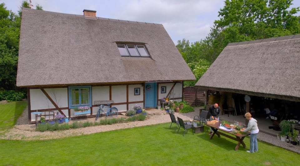 Chata na Zielonym Wzgórzu Farm Stay in Pomeranian Voivodeship
