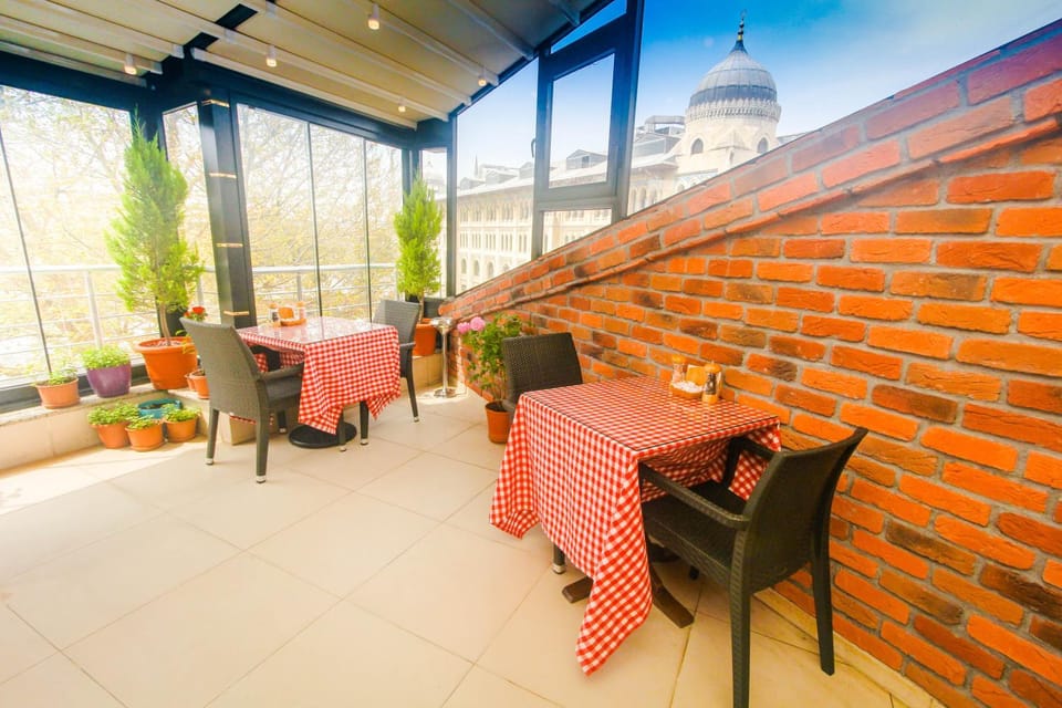 Patio, Food and drinks