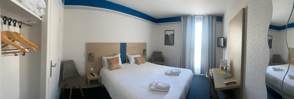 Logis Hôtel Le Lion d'Or Hotel in Centre-Val de Loire