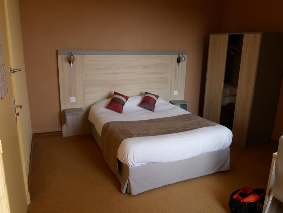 Logis Hôtel Le Lion d'Or Hotel in Centre-Val de Loire