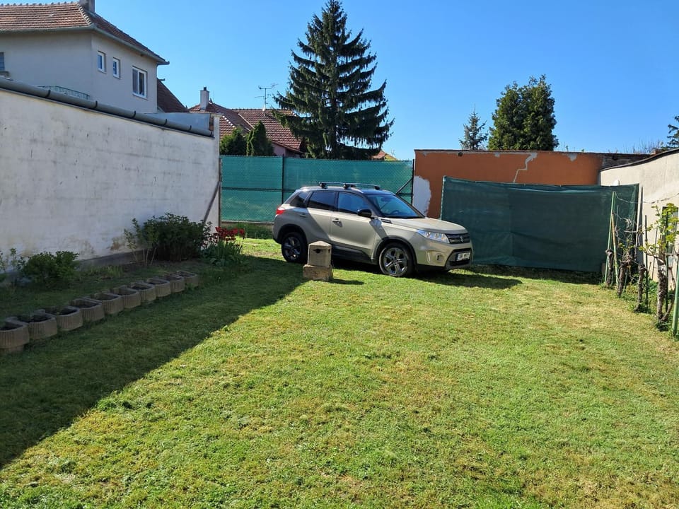 Garden view, Parking