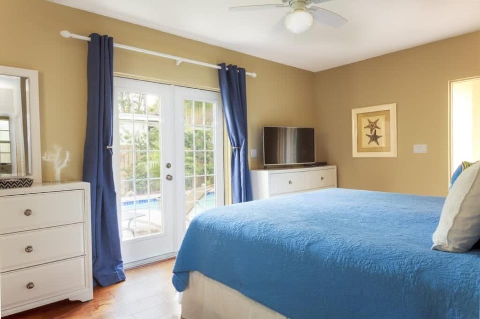 Casa Paradiso - A Sun Drenched Escape with Poolside Cabana Charm House in West Palm Beach