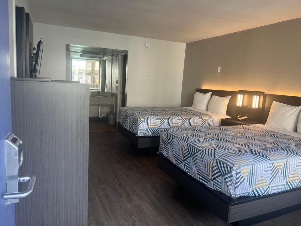 Bed, TV and multimedia, View (from property/room), Photo of the whole room, Bedroom, Guests, hair dresser, wardrobe
