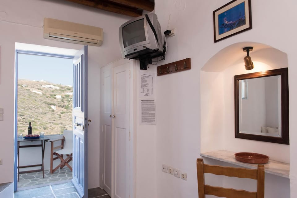 Aris & Maria Houses Apartment in Milos