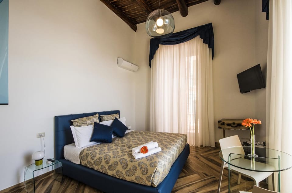 Bedroom, City view, Landmark view, Sea view, Street view