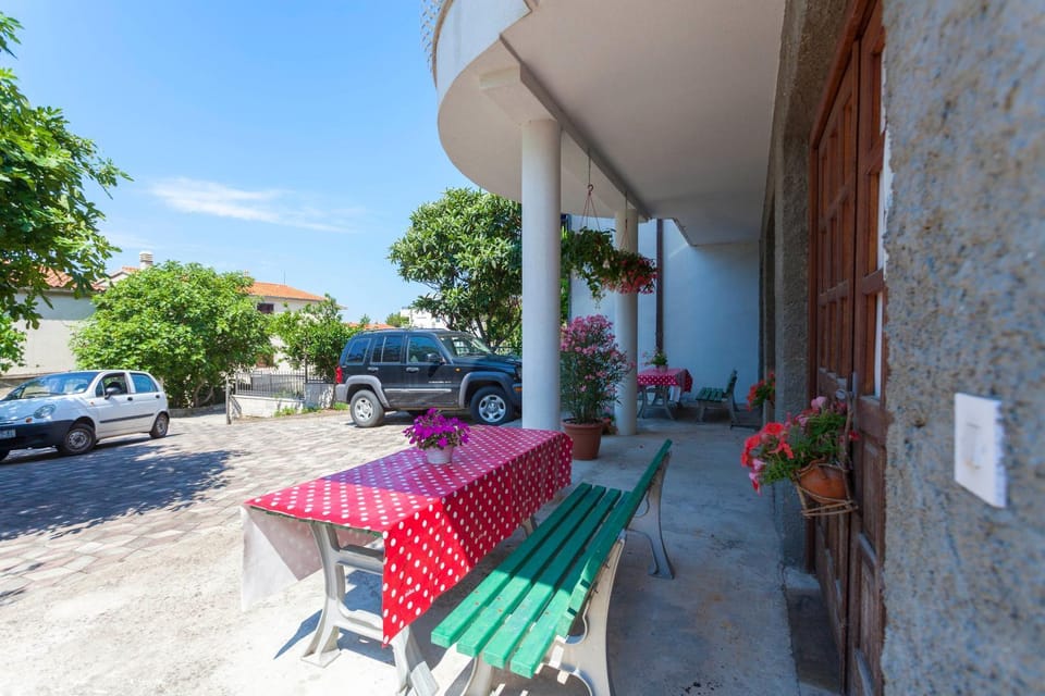 Patio, BBQ facilities