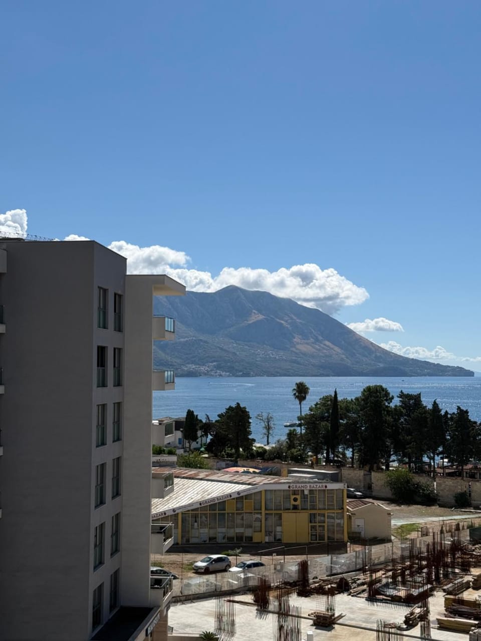 Mountain view, Sea view