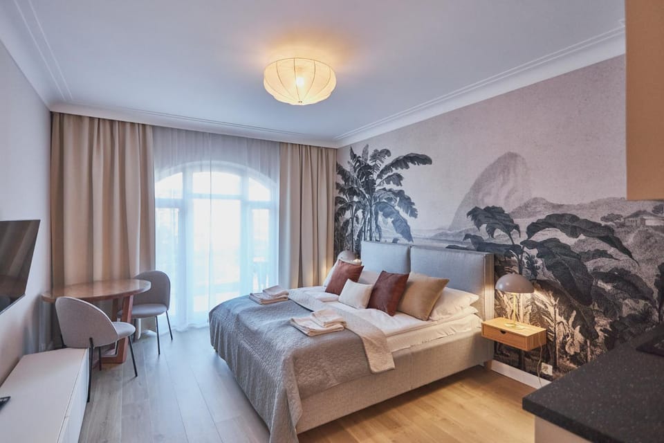 Bed, TV and multimedia, Photo of the whole room, towels