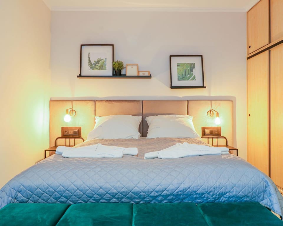 Bed, Photo of the whole room, wardrobe