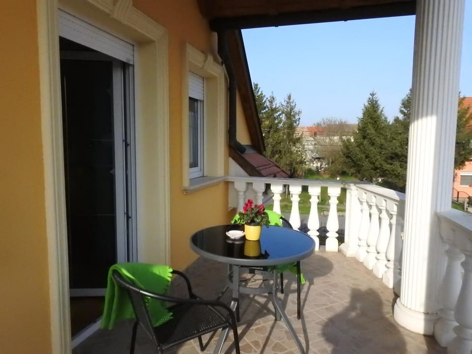 View (from property/room), Balcony/Terrace