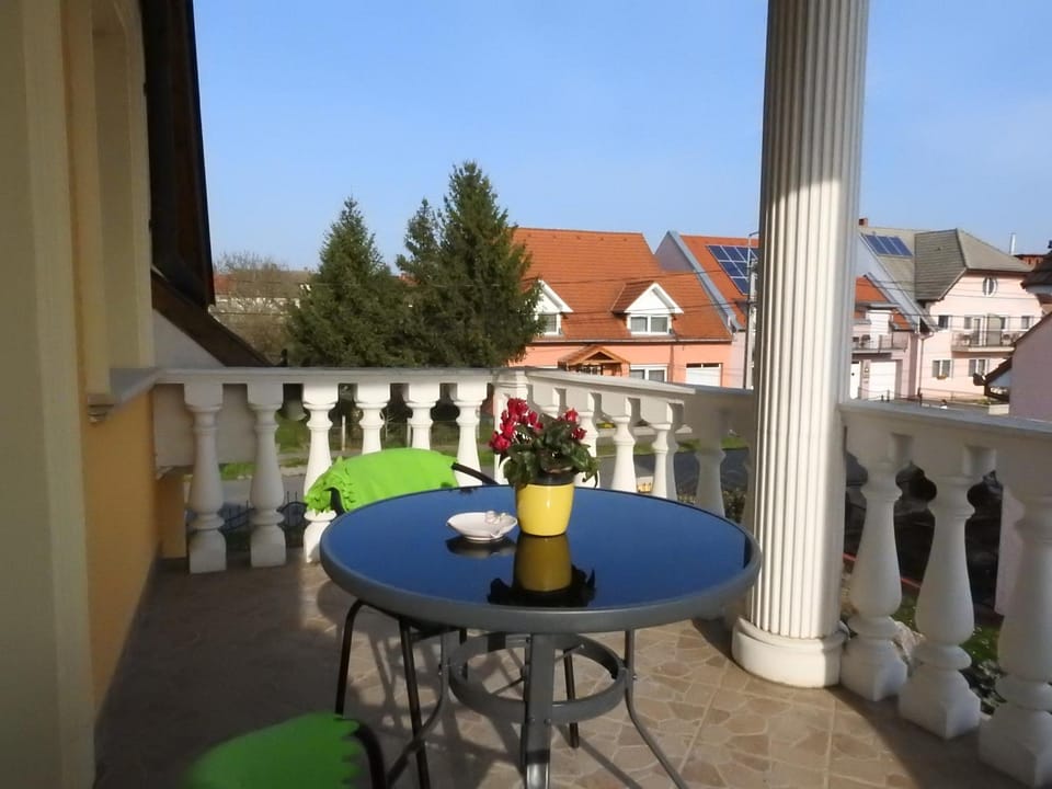 View (from property/room), Balcony/Terrace
