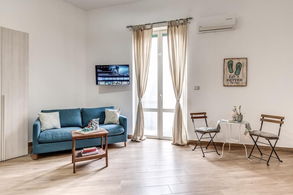 Le Mura Antiche Guest House Bed and Breakfast in Naples