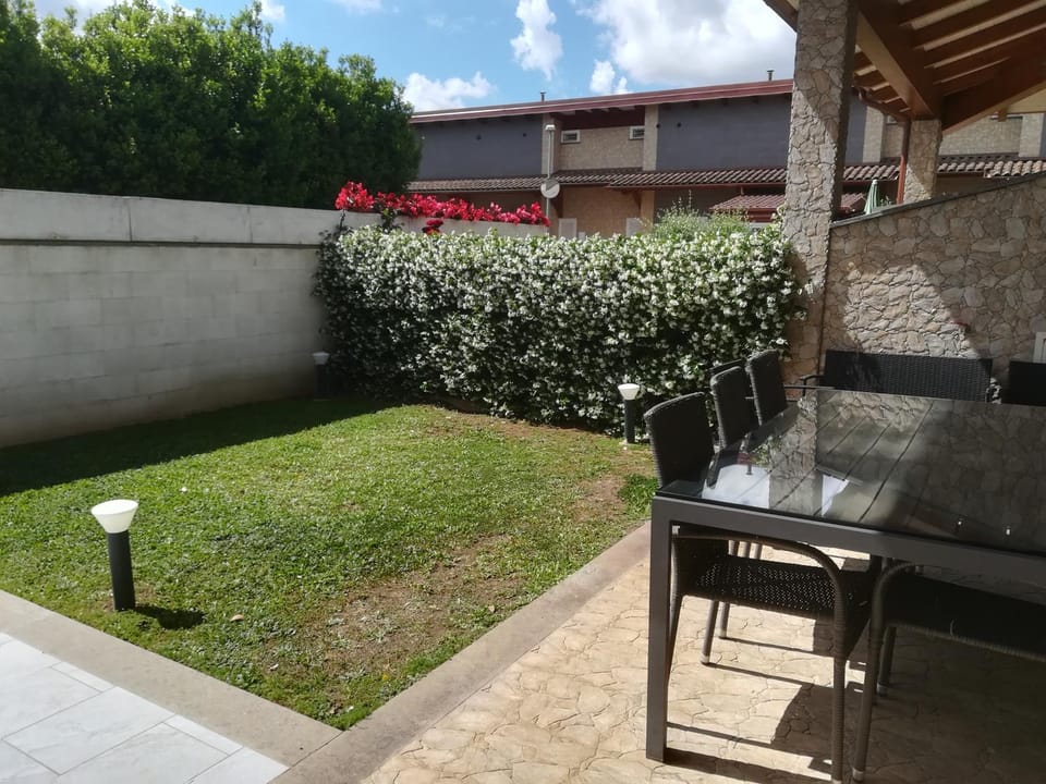 Garden, Internal: Not applicable to any particular room