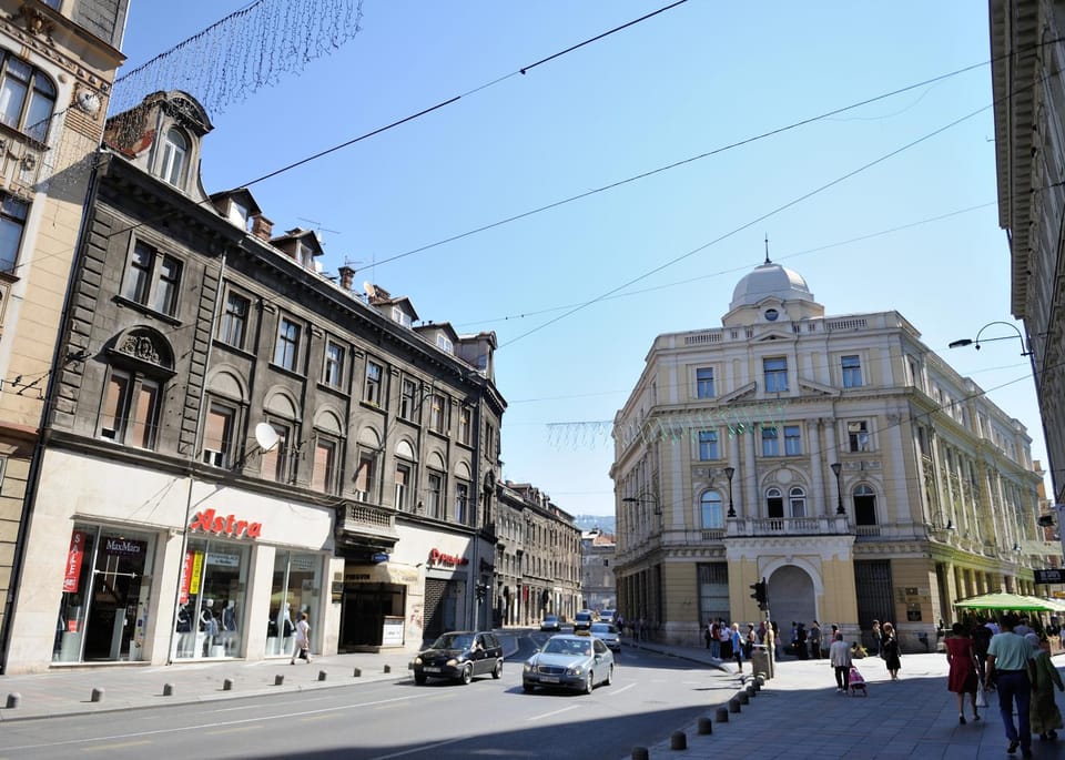Facade/entrance, Neighbourhood
