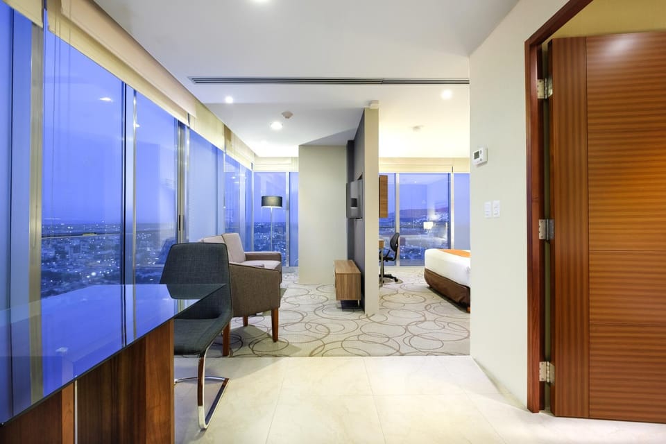 Communal lounge/ TV room, View (from property/room), Living room, Dining area, City view, Landmark view, internet, internet, kitchen
