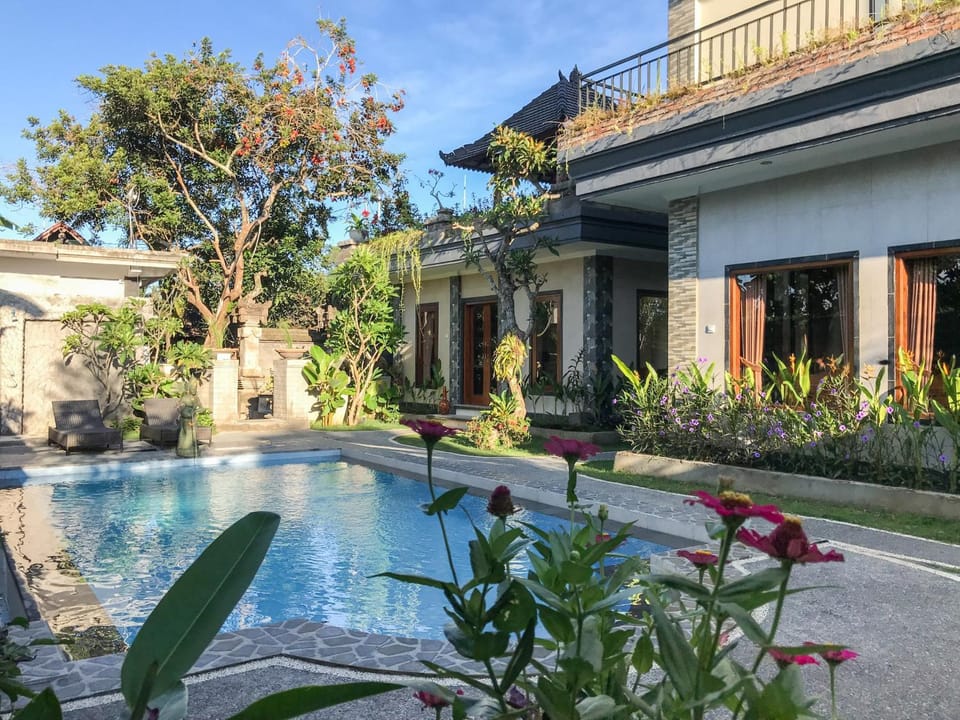 Property building, Swimming pool, Swimming pool