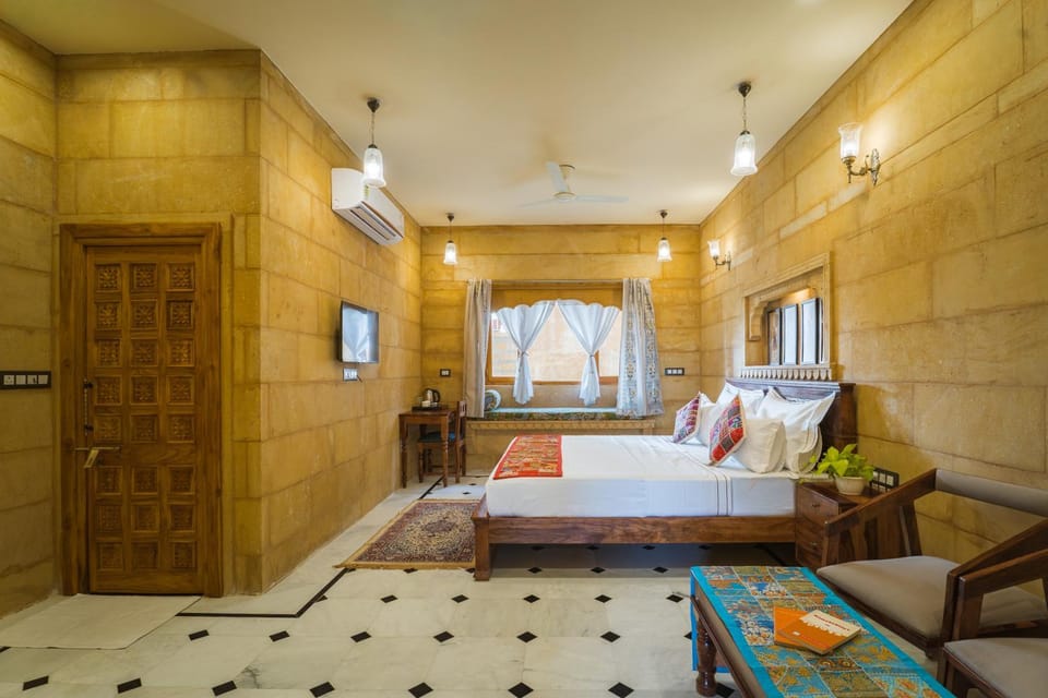 Bed, Photo of the whole room, air conditioner