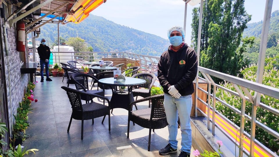 Restaurant/places to eat, Internal: Not applicable to any particular room