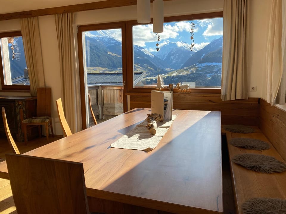 View (from property/room), Living room, Dining area, kitchen