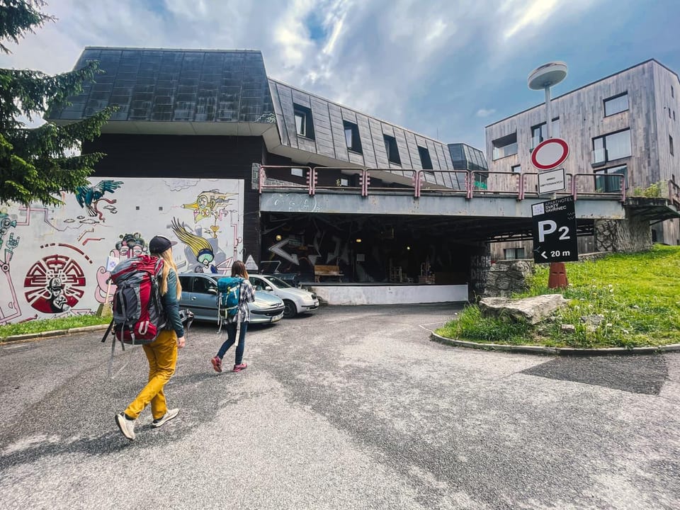 Property building, Facade/entrance, Guests, group of guests
