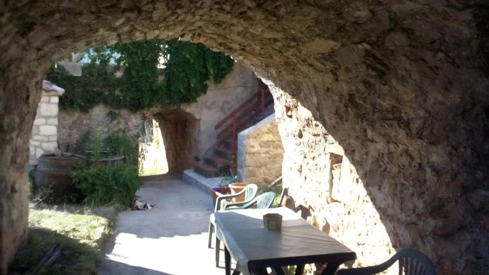 Patio, BBQ facilities, Banquet/Function facilities