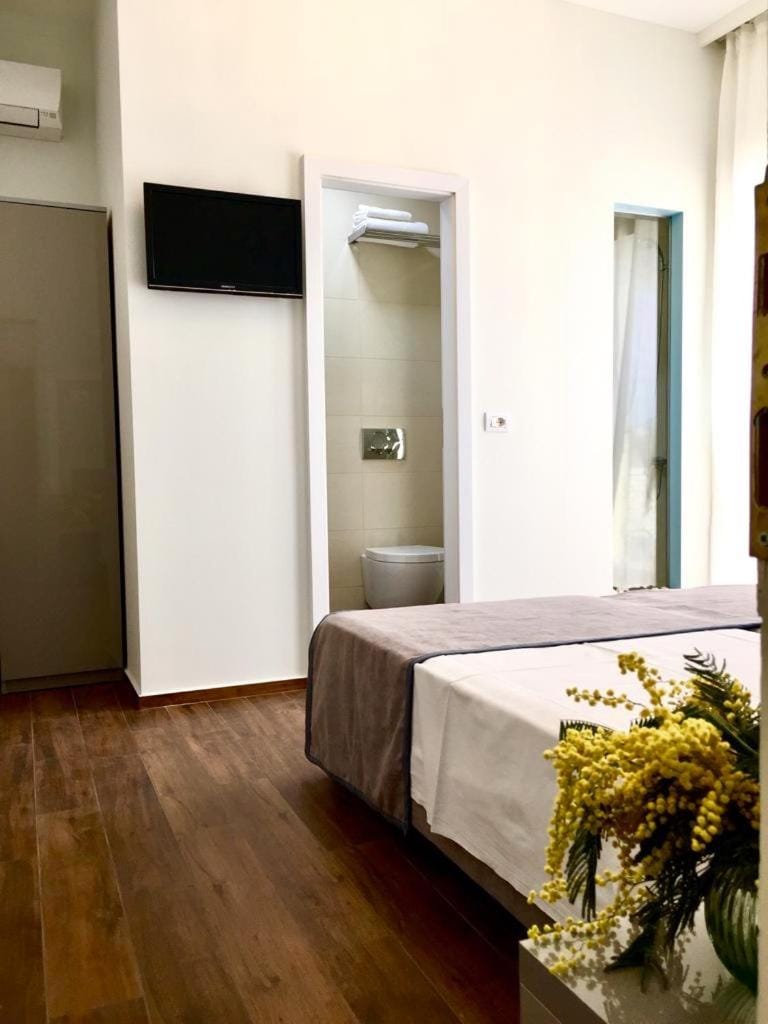Amberyellowbnb Bed and Breakfast in Montenegro