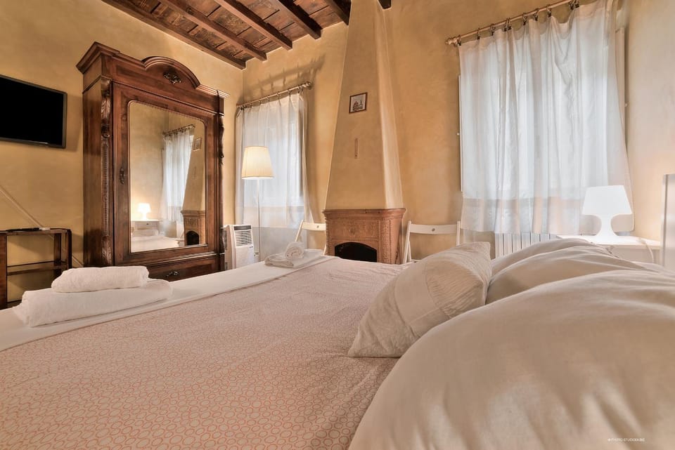 Bed, Photo of the whole room, Bedroom, air conditioner
