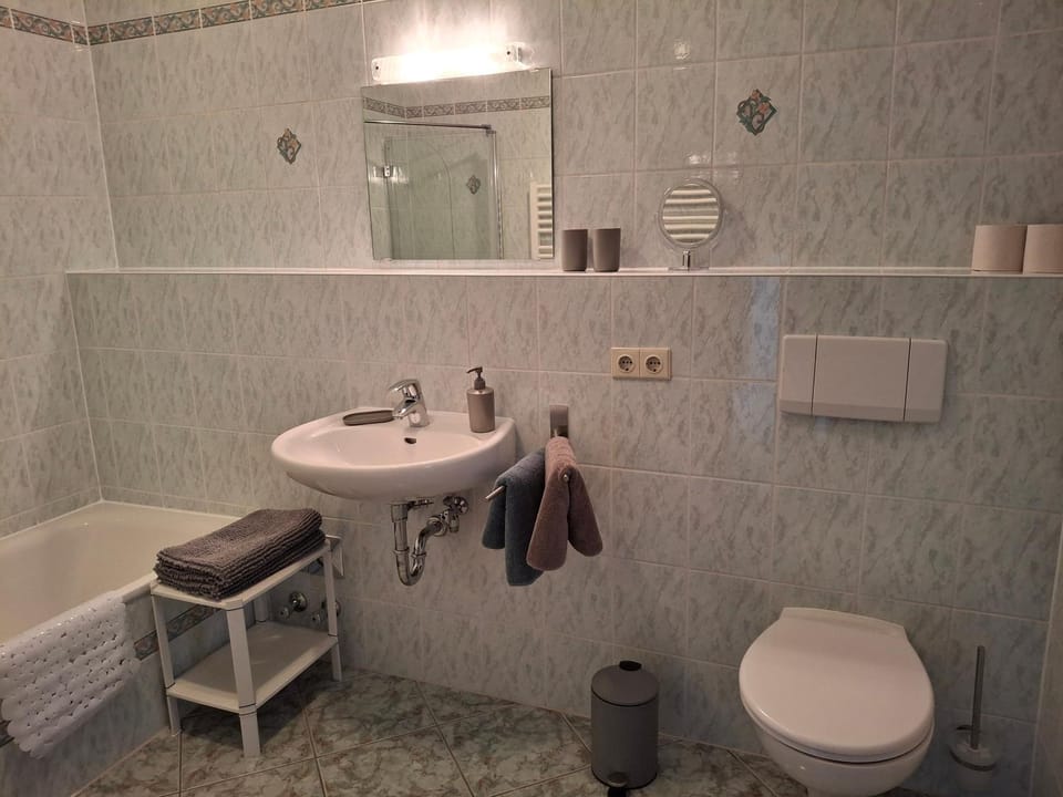 Toilet, Bathroom, towels