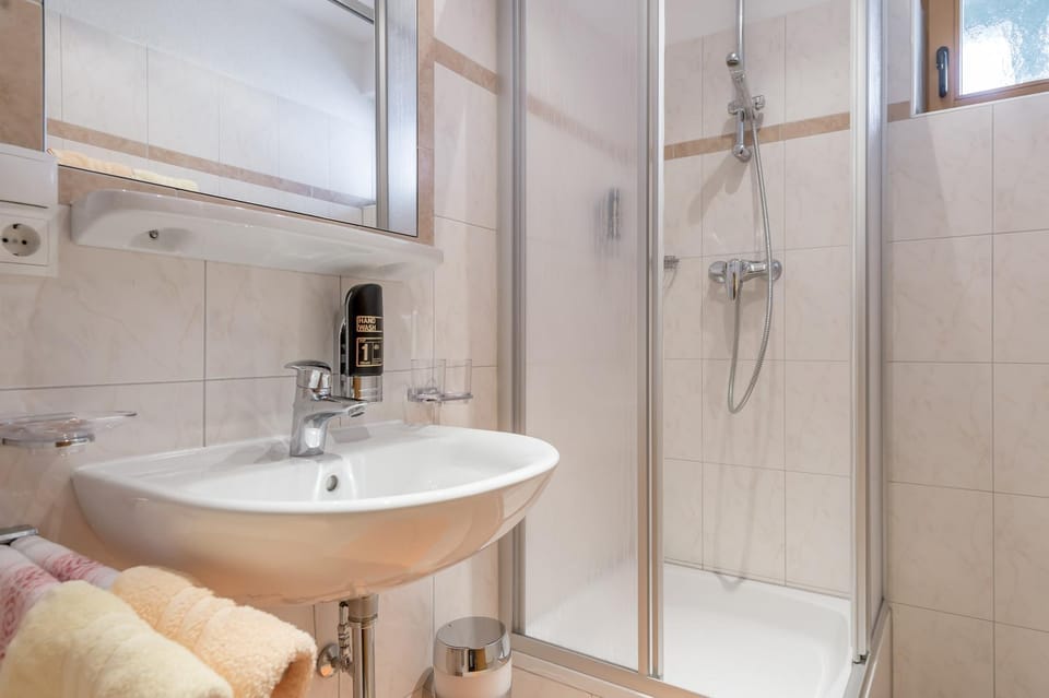 Bathroom, Decorative detail