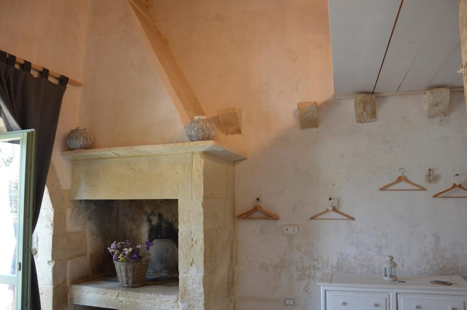 Photo of the whole room, Decorative detail