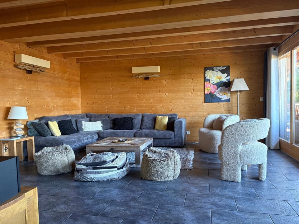 Summer, Living room, Seating area