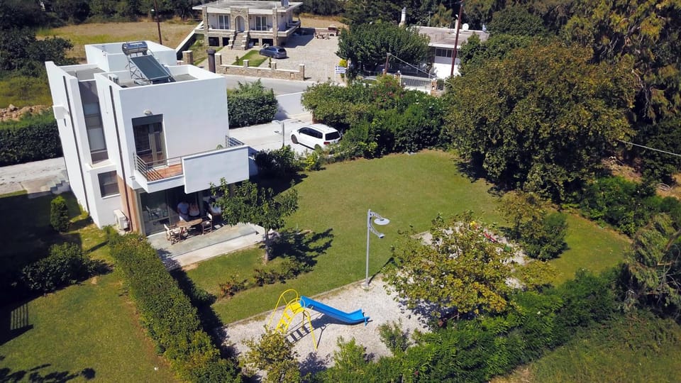 Property building, Neighbourhood, Natural landscape, Bird's eye view, Garden, Garden view, Area and facilities