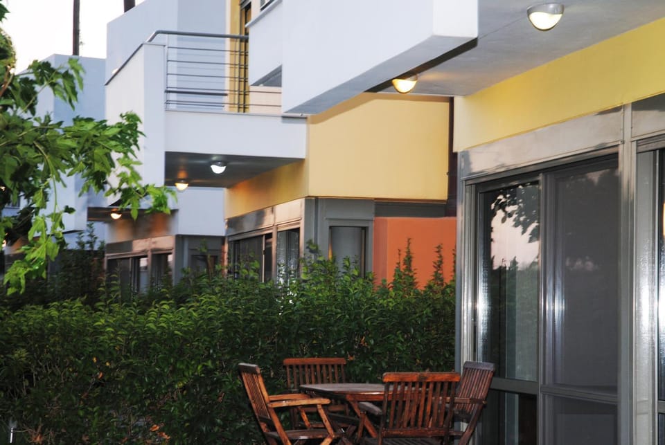 Property building, Garden, Balcony/Terrace, Garden view