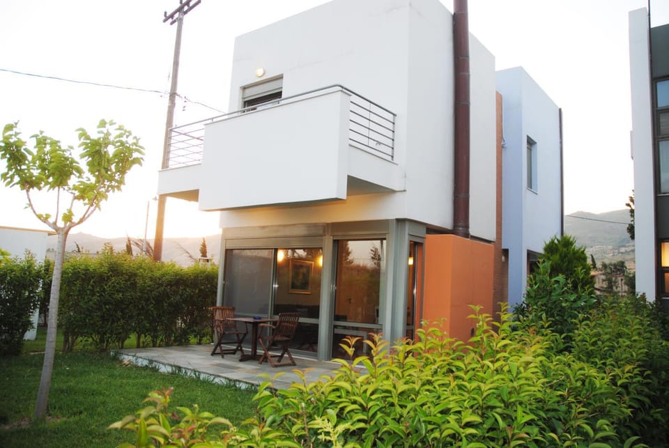 Property building, Garden, Balcony/Terrace, Garden view