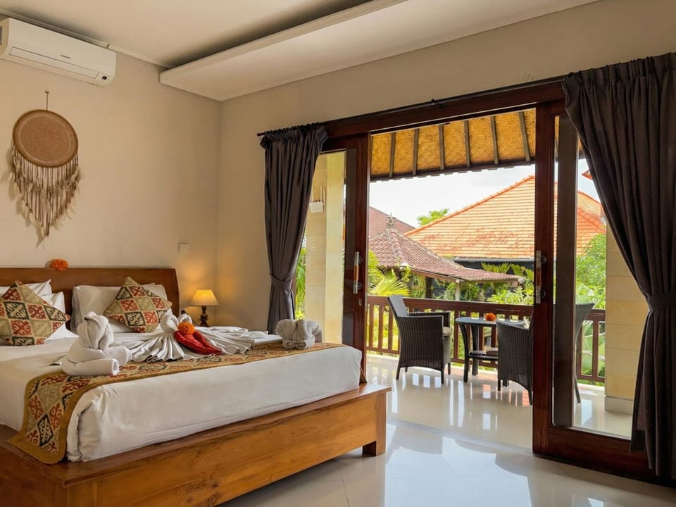 Bed, View (from property/room), Balcony/Terrace, Photo of the whole room, Seating area, Bedroom, air conditioner