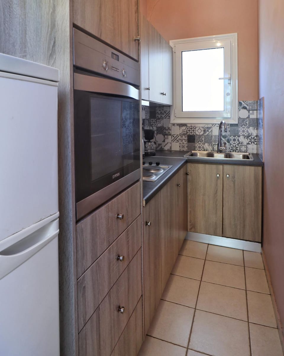 Kitchen or kitchenette, oven, stove