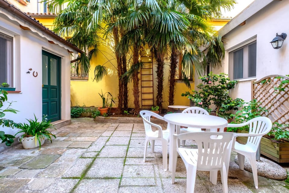 Patio, Facade/entrance, Garden, Garden view