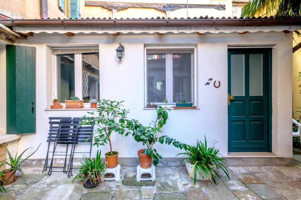 Patio, Facade/entrance, Garden