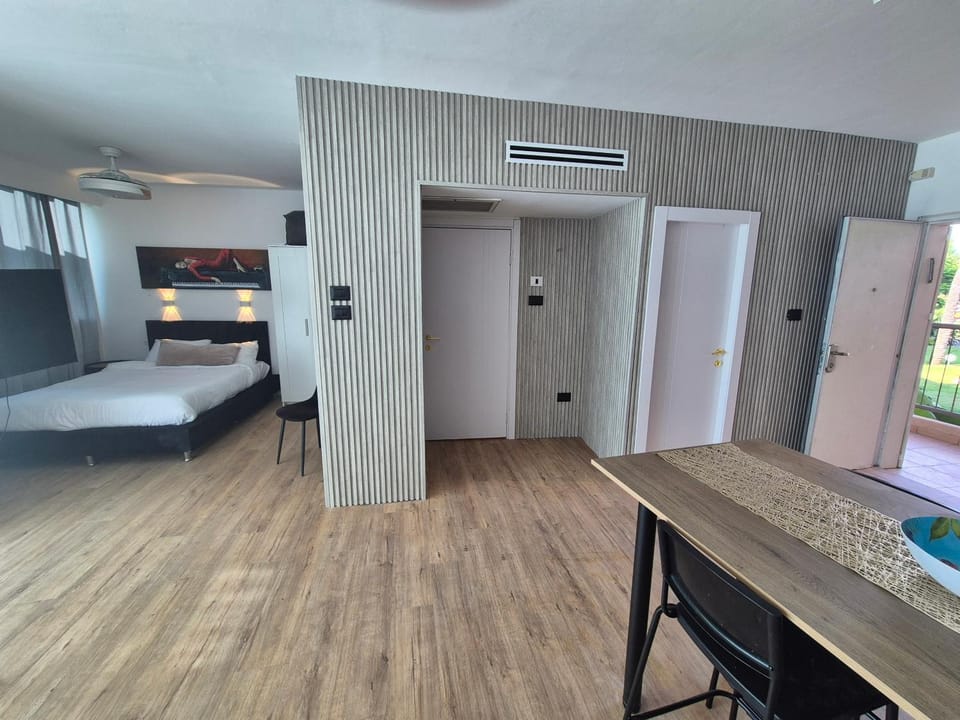Bed, BBQ facilities, Bathroom, Living room, Photo of the whole room, Bedroom, Pool view, furniture, heating, internet, stove, toaster, towels, wardrobe, wedding, laundry, air conditioner