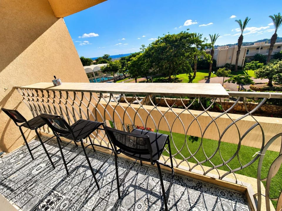 Natural landscape, View (from property/room), Balcony/Terrace