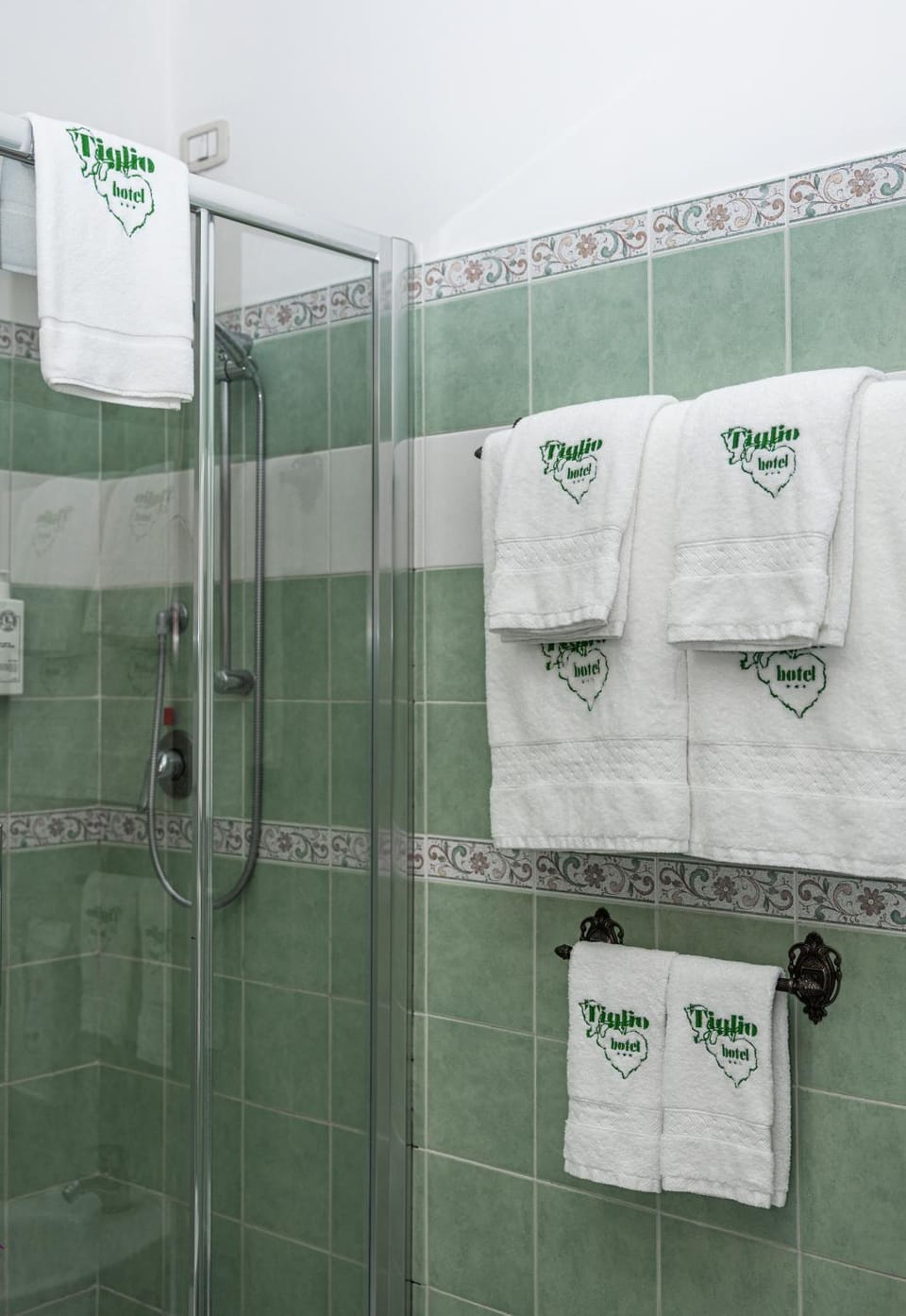 Bathroom, towels